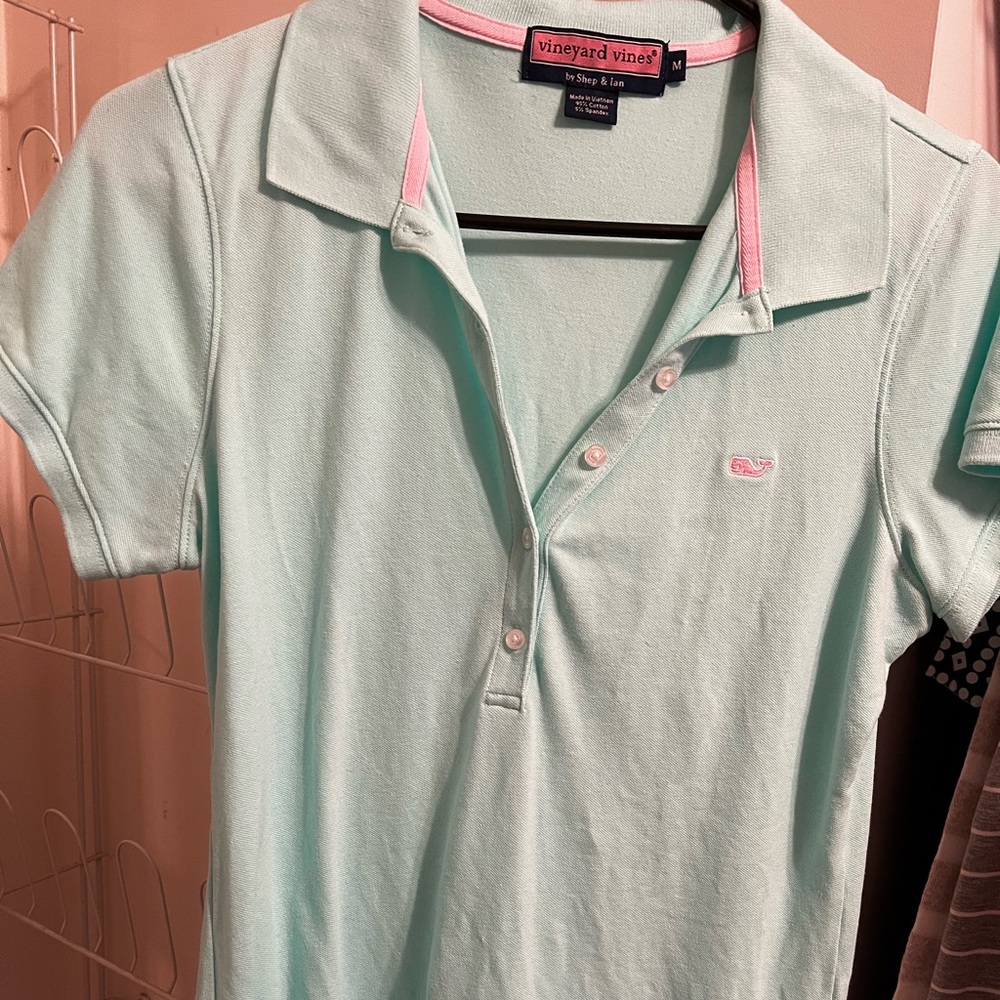 Womens Vineyard vines shirt.
